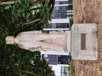 Statue de Louis-Charles, comte Duchaffault de Besné à la gare maritime de Nantes small